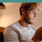 Comment puis-je savoir ce que mon mari regarde sur son téléphone ?